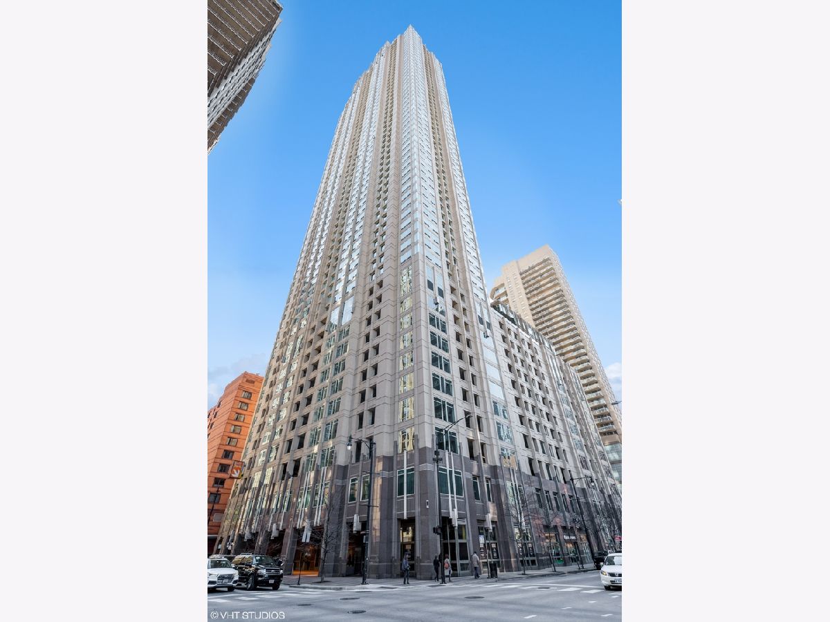 Rented Chicago Illinois, 33 Ontario