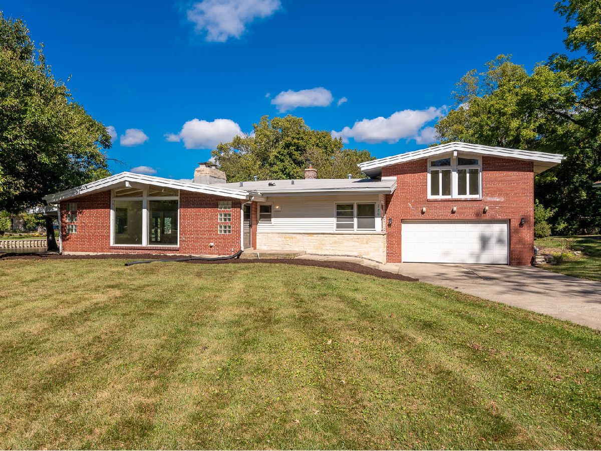 For Sale Oak Brook Illinois, 328 Walnut Lane