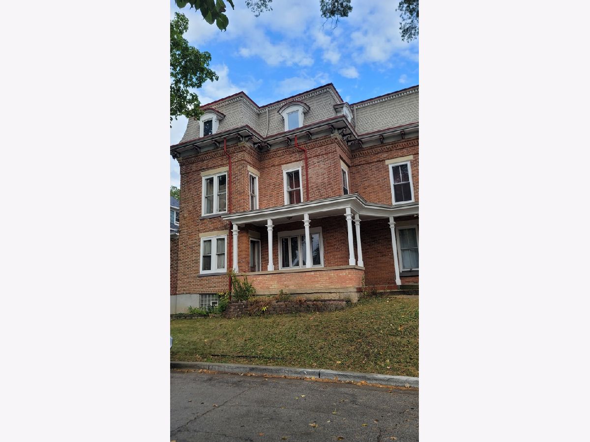 For Sale Elgin Illinois, 117 Tennyson Court