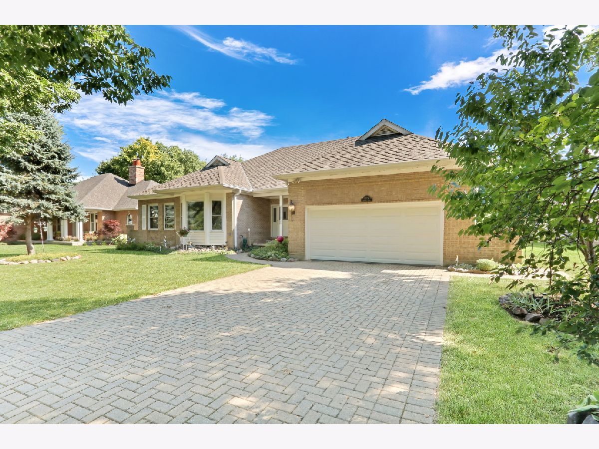 Homes & Condos & Townhomes For Sale Stonebrook Estates Gurnee Illinois, 1075 Suffolk Court