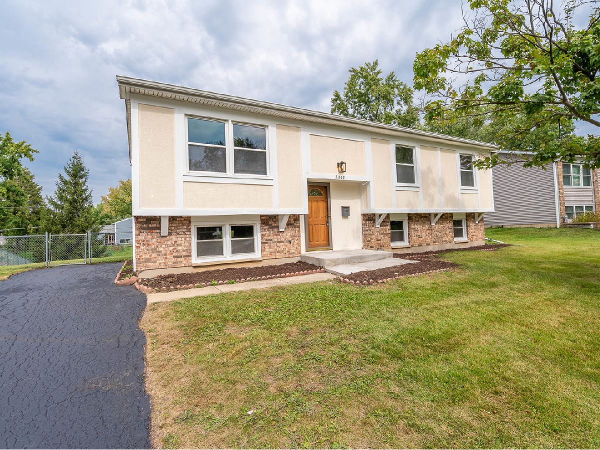  For Sale Woodridge Illinois, 3012 Scenicwood Lane