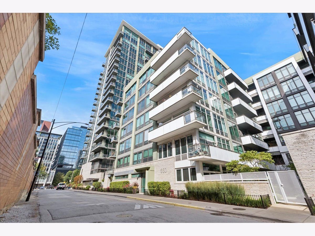 For Sale Chicago Illinois, 660 Wayman Street