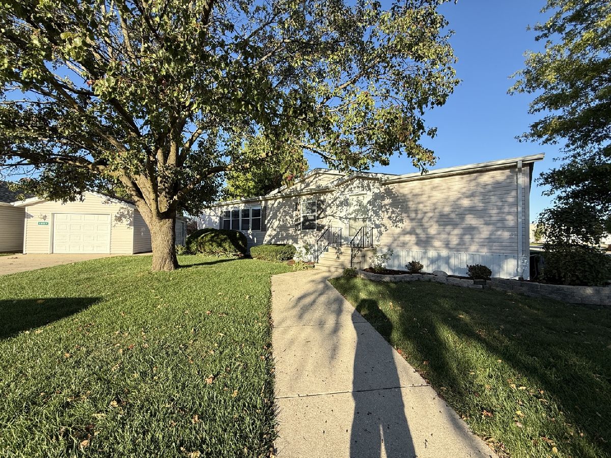  For Sale Manteno Illinois, 1007 Woodlawn Drive