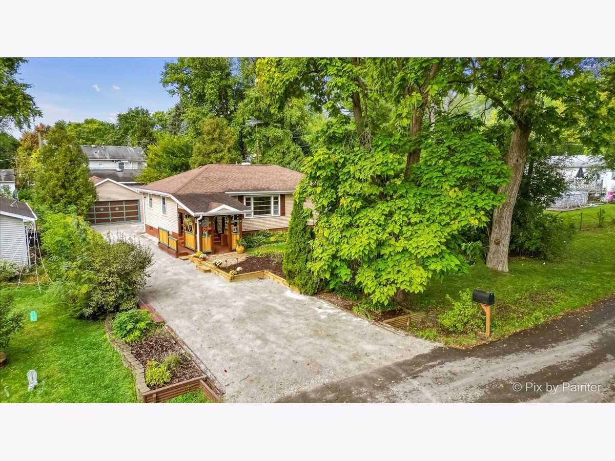Homes For Sale Lakeland Park Mchenry Illinois, 1911 Highview Avenue