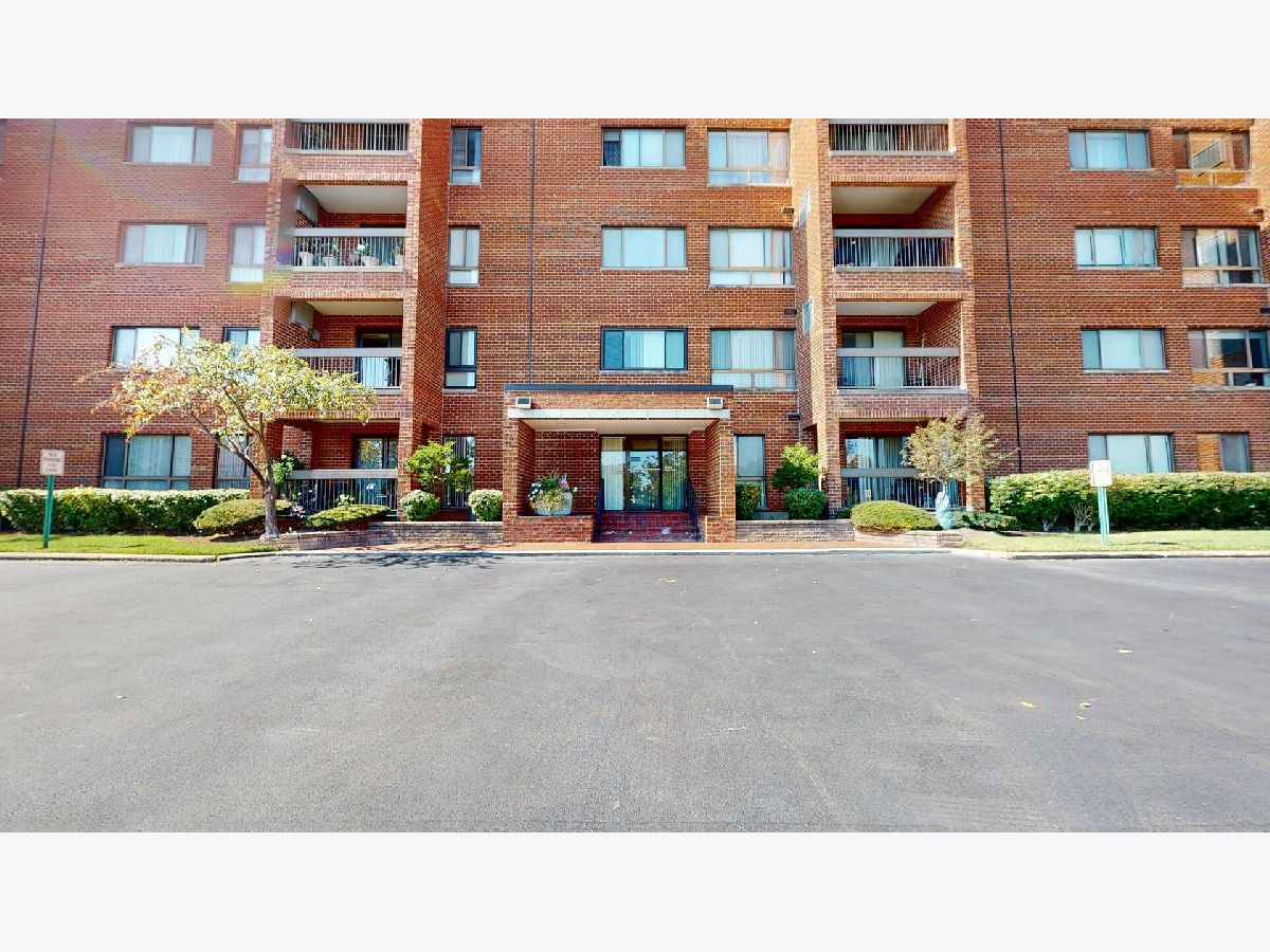 Condos & Townhomes For Sale Triumvera Glenview Illinois, 600 Naples Court