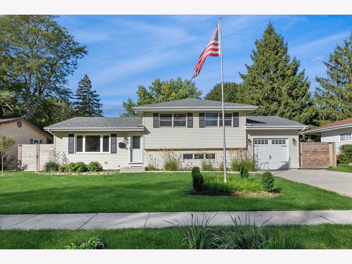  For Sale Fox River Grove Illinois, 208 River Road