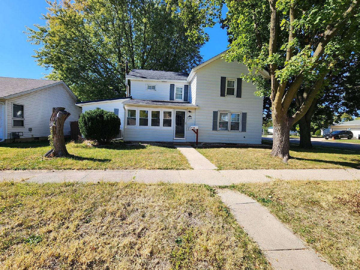  For Sale Rochelle Illinois, 1002 1st Avenue