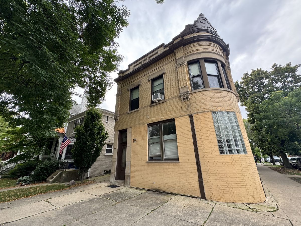  Rented Chicago Illinois, 3756 Leavitt