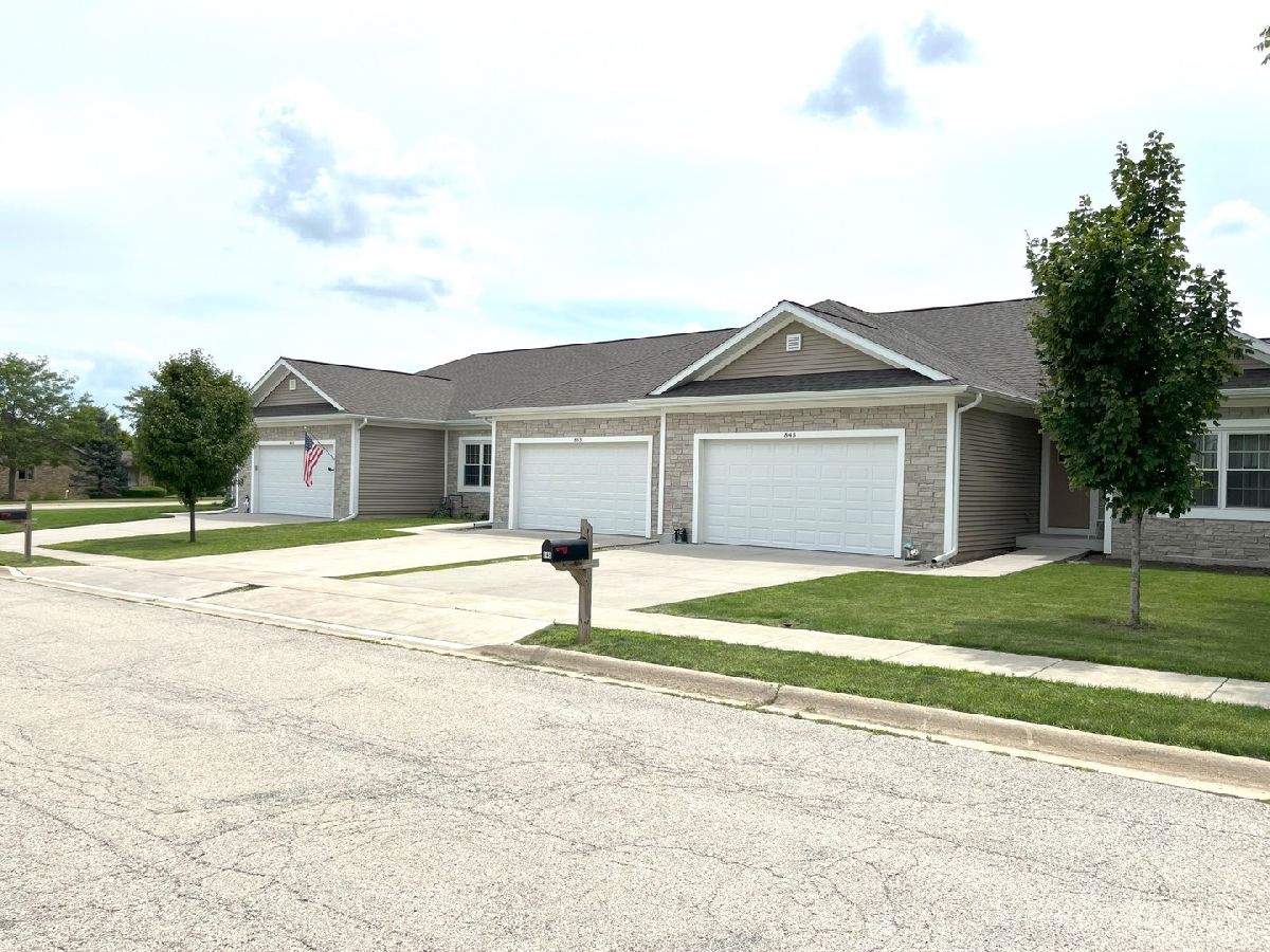 For Rent Marengo Illinois, 855 Meadow