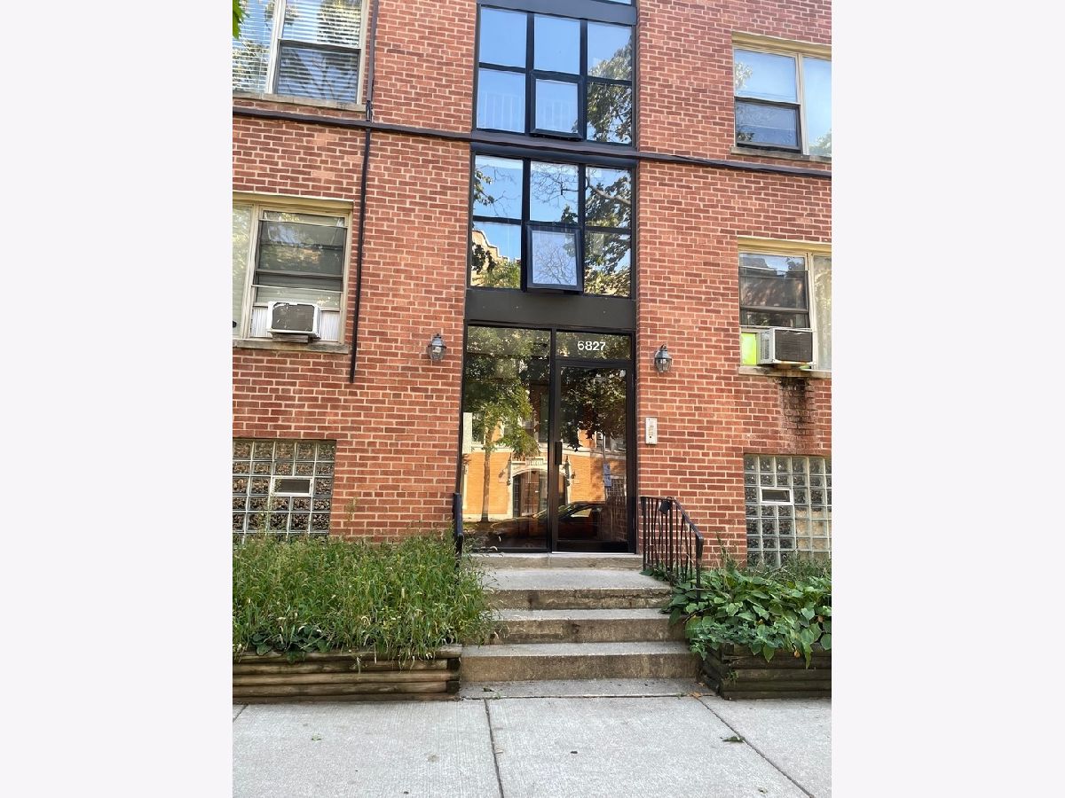 Rented Chicago Illinois, 6827 Oakley