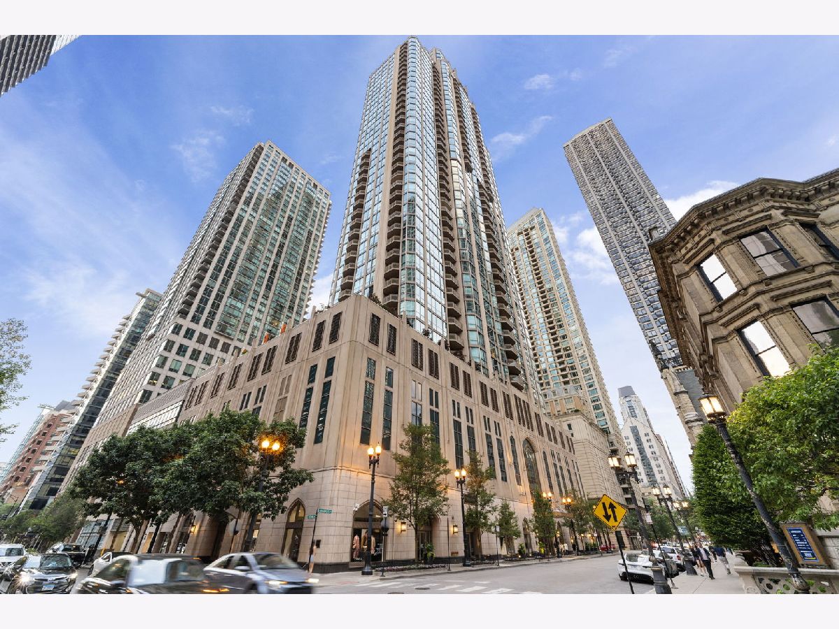 Condominiums For Sale The Pinnacle Chicago Illinois, 21 Huron Street