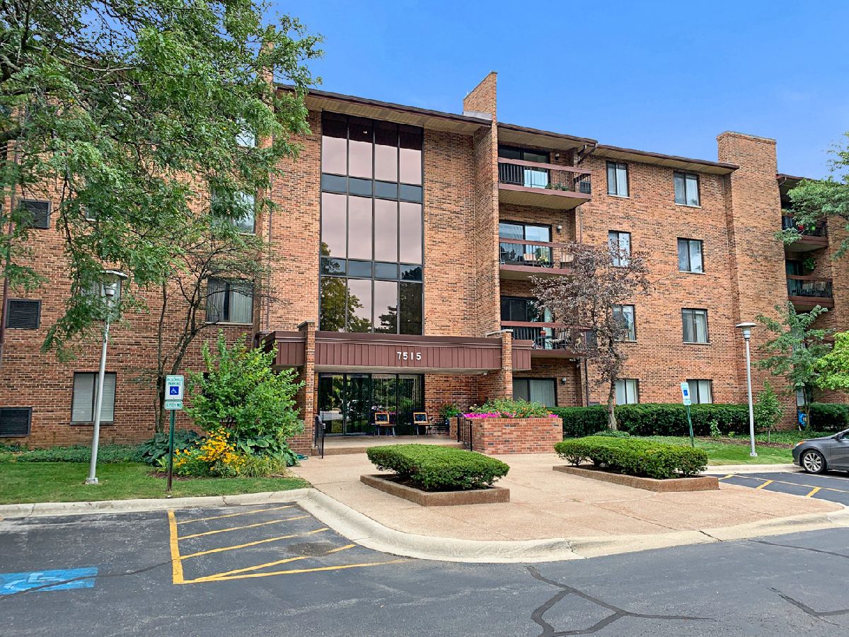 For Sale Darien Illinois, 7515 Nantucket Drive