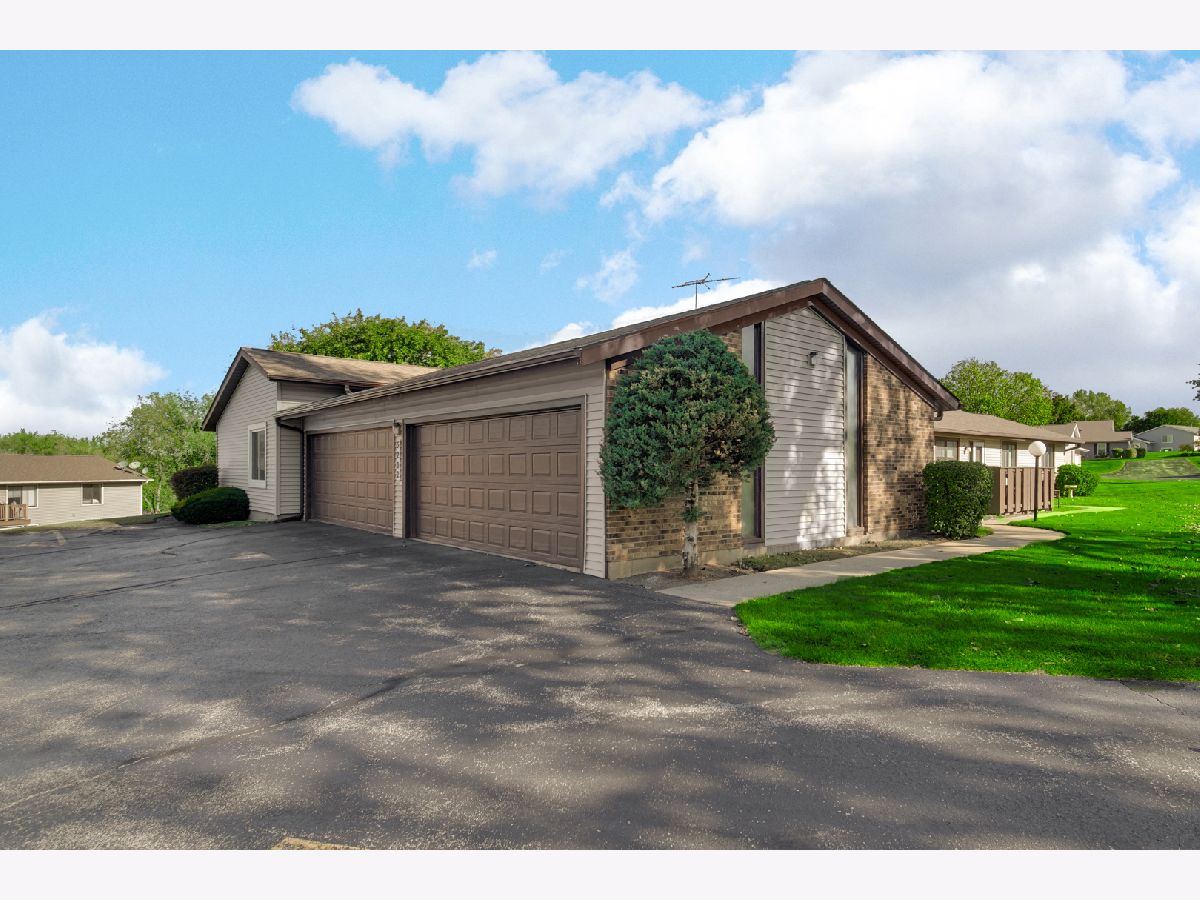Condos & Townhomes & Homes For Sale Waters Edge Mchenry Illinois, 5202 Winslow Circle