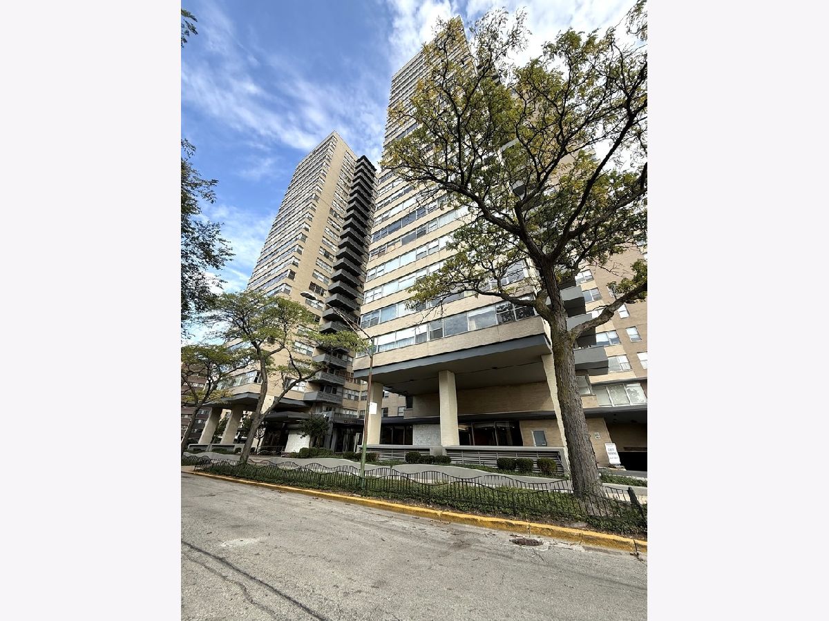 Condominiums For Sale Shoreline Towers Chicago Illinois, 6301 Sheridan Road