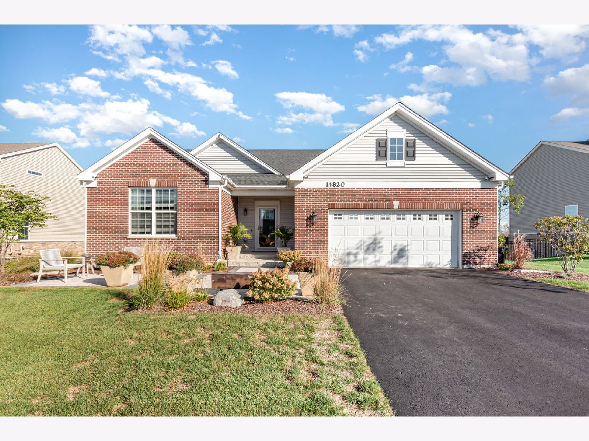 Condos & Townhomes & Homes For Sale Stonegate Manhattan Illinois, 14820 Deere Drive