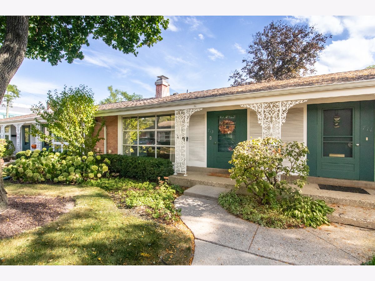  For Sale Glenview Illinois, 713 Carriage Hill Drive