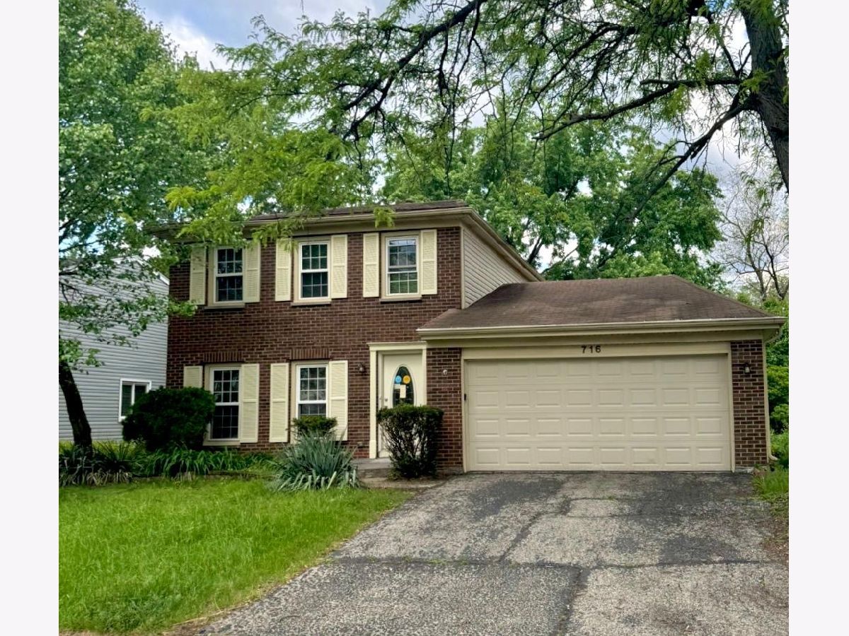  For Sale Carol Stream Illinois, 716 Shining Water Drive