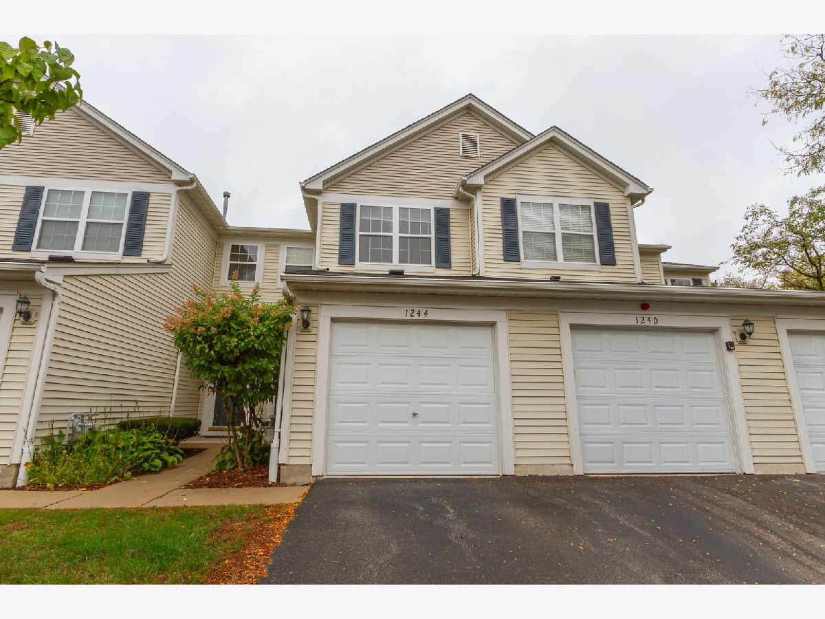  For Sale Carpentersville Illinois, 1244 Brookdale Drive