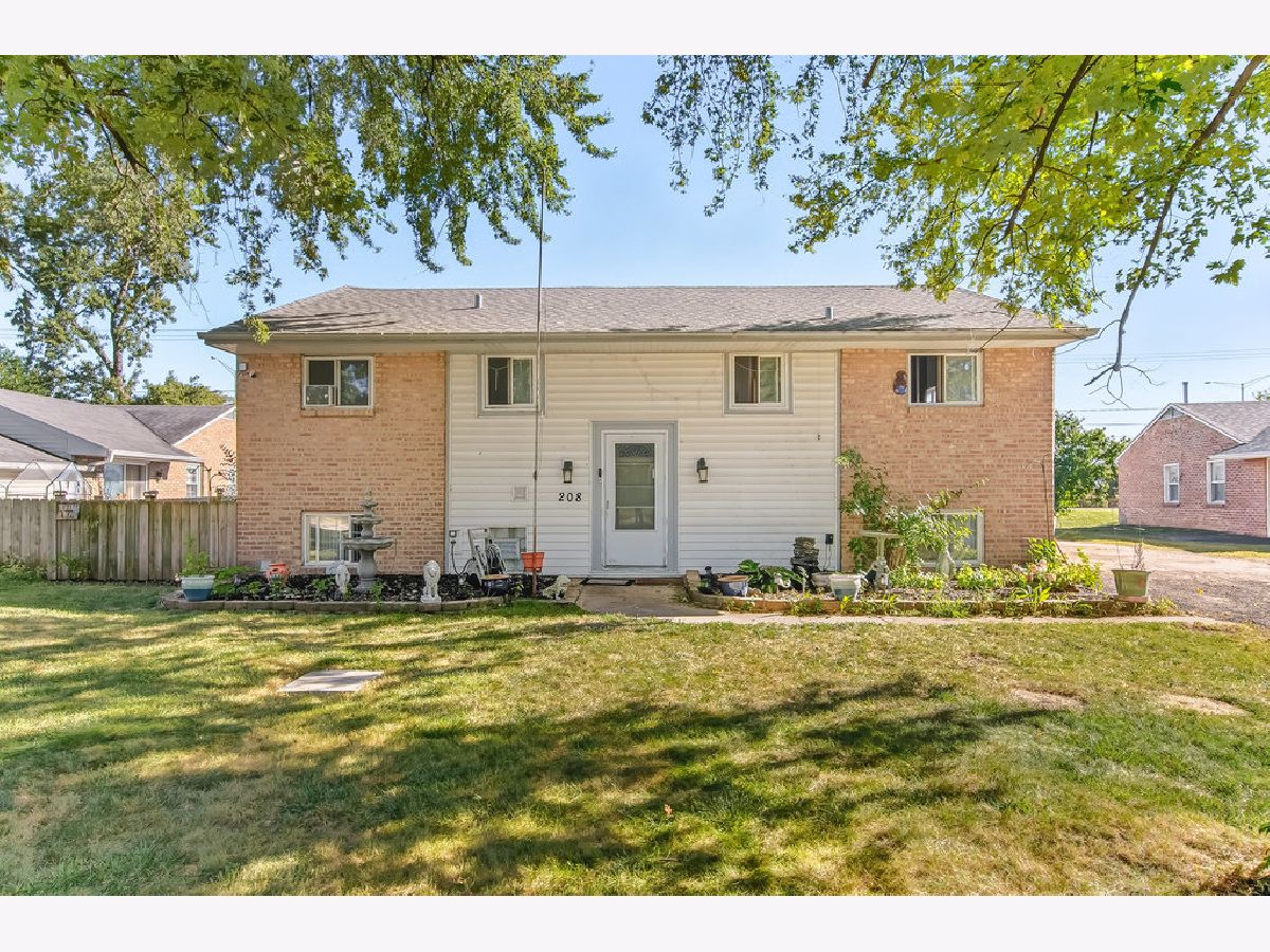 Homes For Sale Colonial Village Bolingbrook Illinois, 208 Pinecrest Road