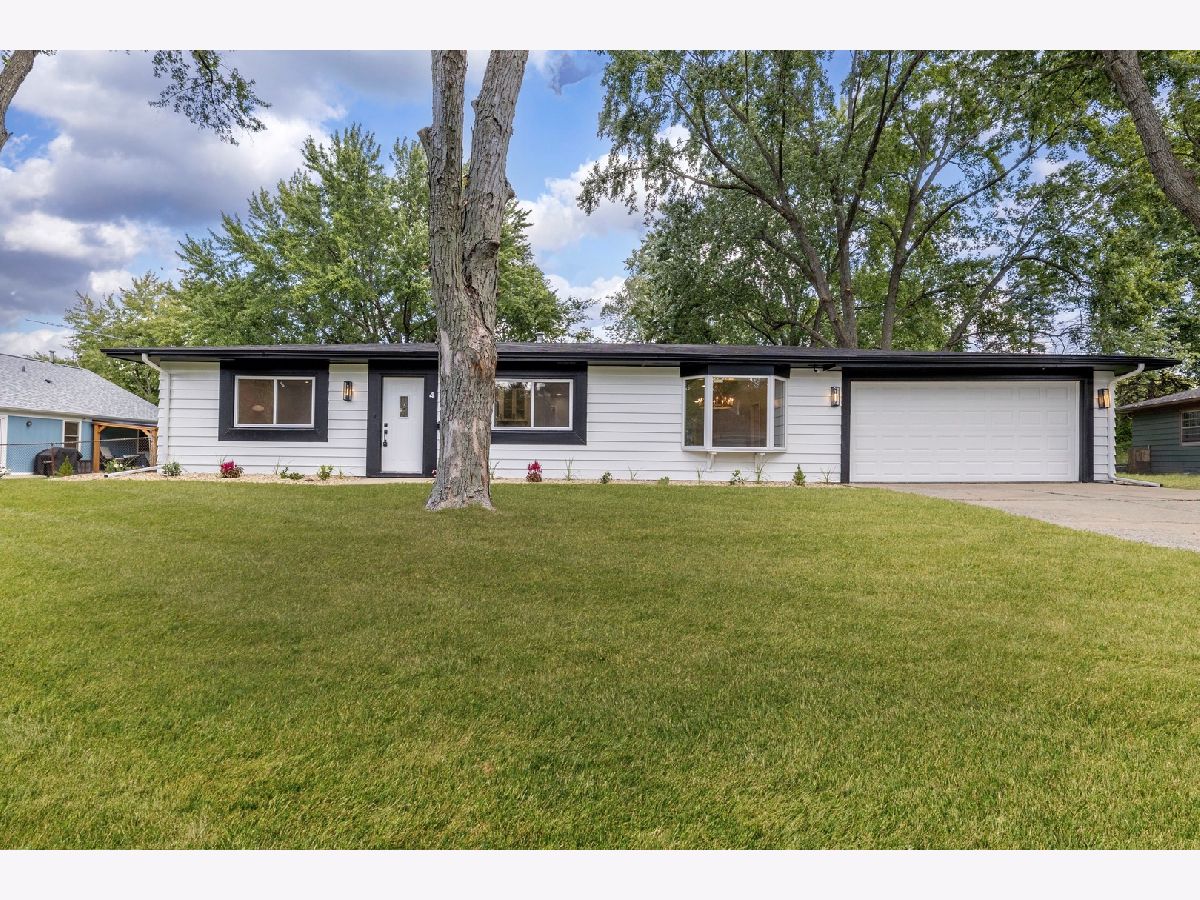  For Sale Montgomery Illinois, 4 Circle Court