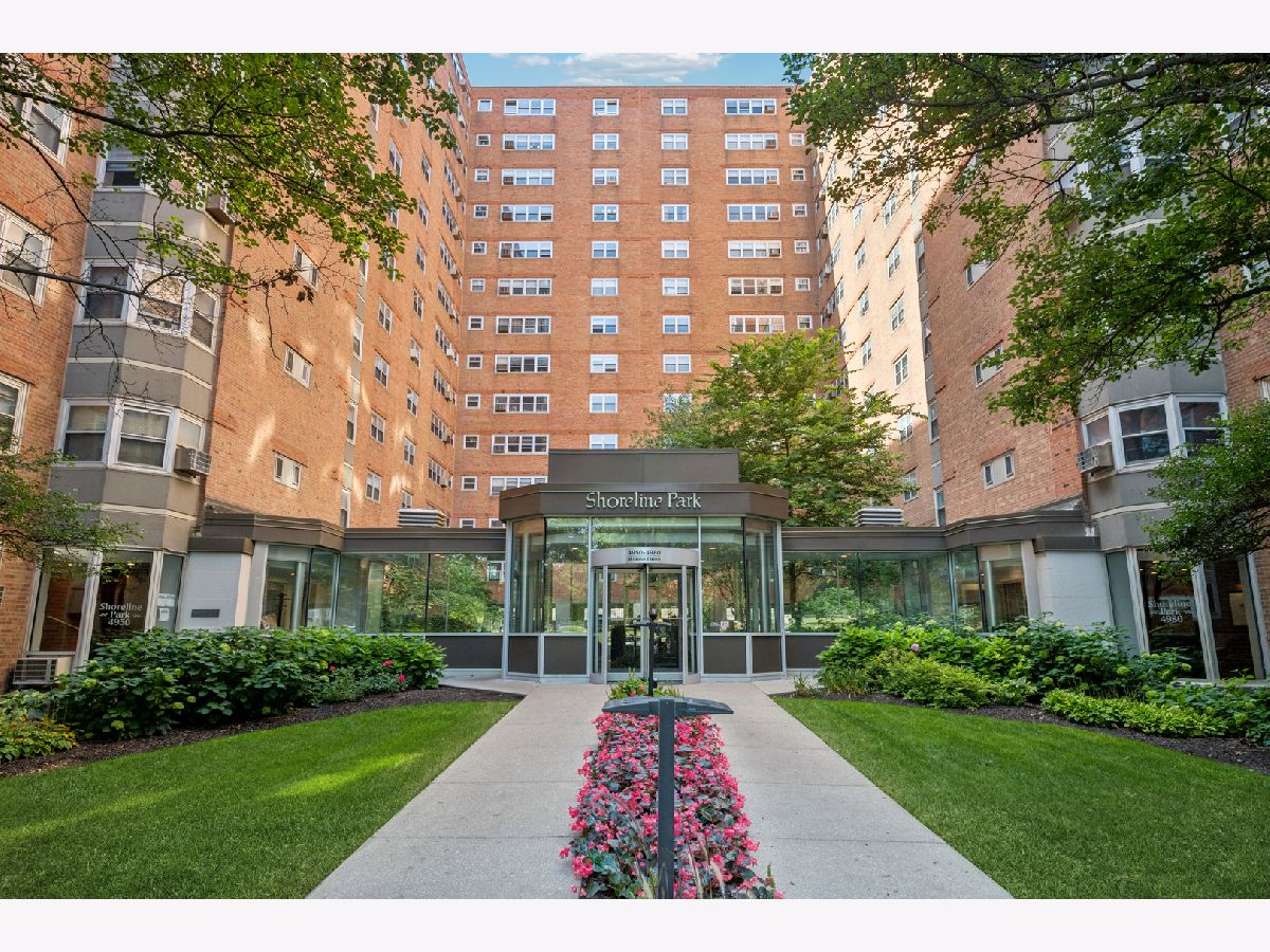 Condominiums For Sale Shoreline Park Chicago Illinois, 4950 Marine Drive