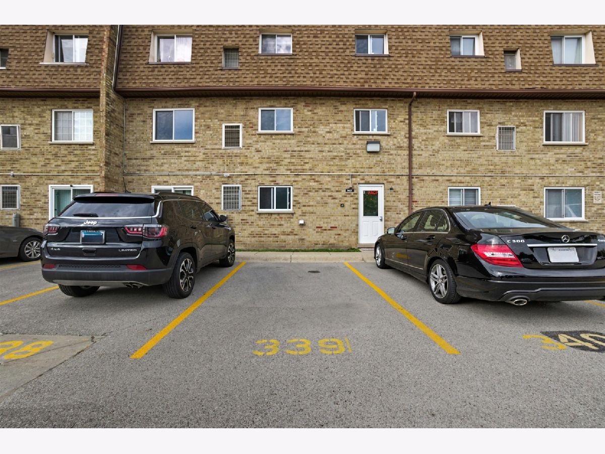 Condominiums For Sale Bay Colony Des Plaines Illinois, 9427 Bay Colony Drive