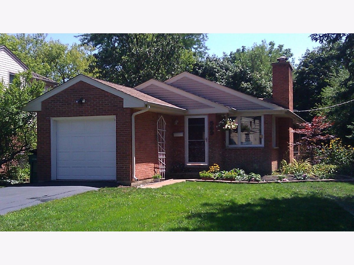 Homes & Condos & Townhomes For Rent Poet's Corner Deerfield Illinois, 569 Whittier
