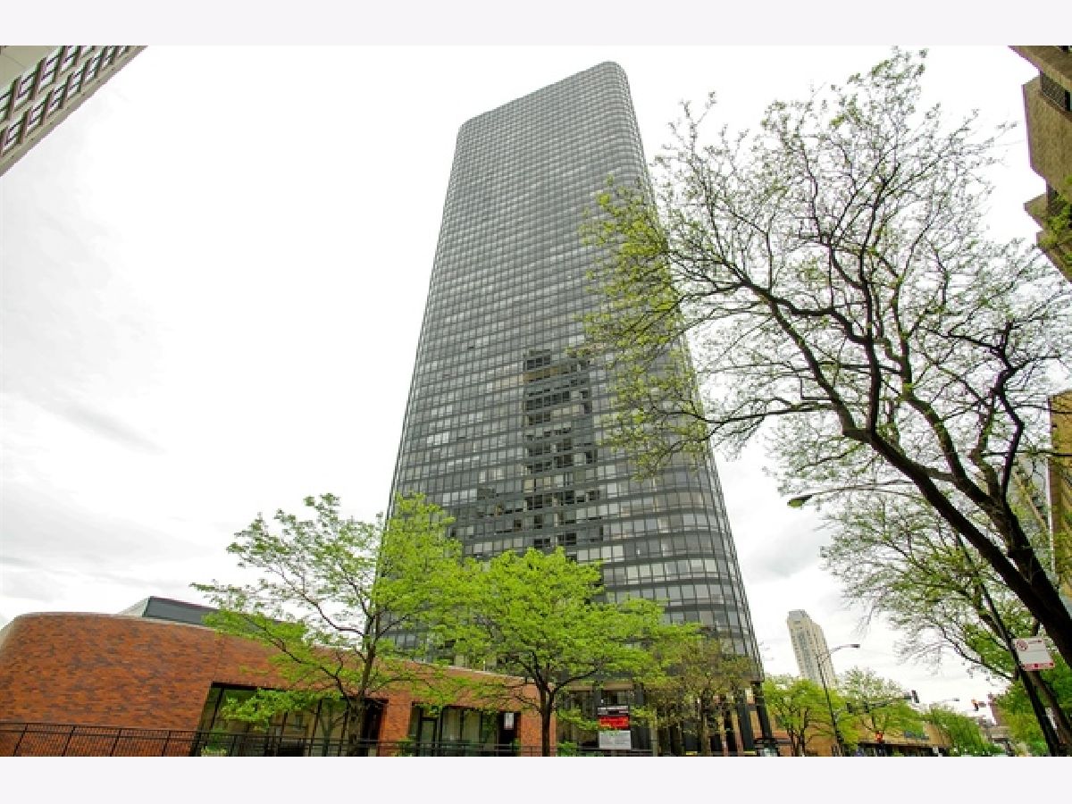Condominiums For Rent Park Tower Chicago Illinois, 5415 Sheridan