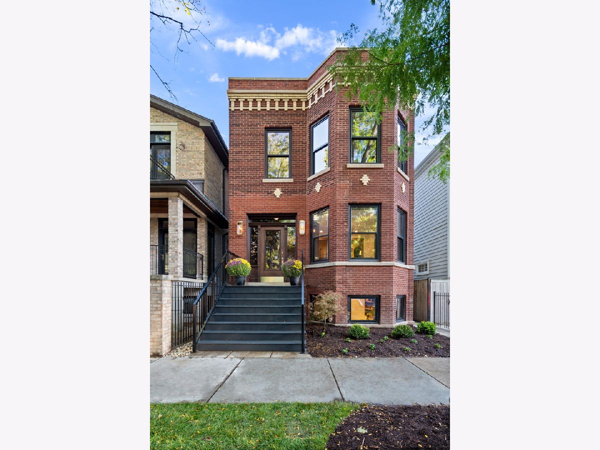  Rented Chicago Illinois, 1747 Cornelia