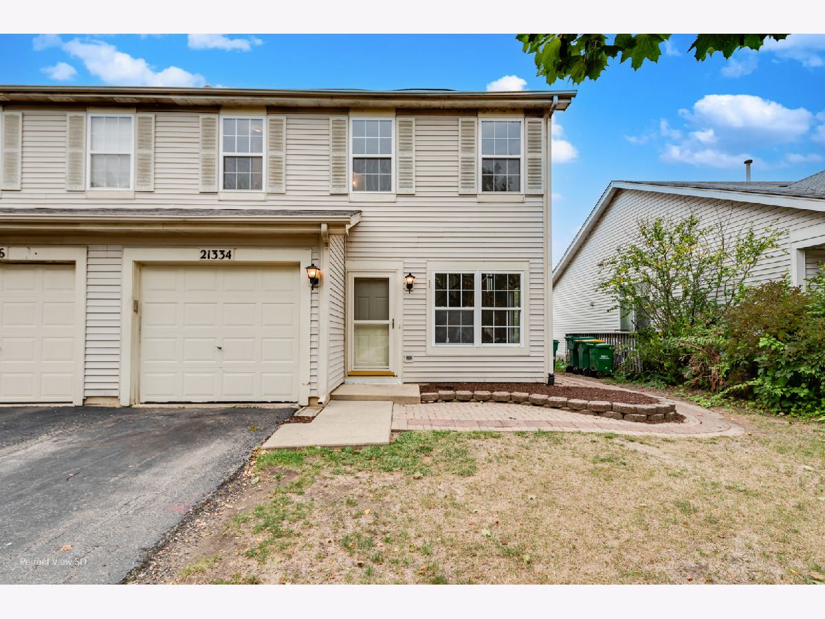 Homes & Townhomes For Sale Lakewood Falls Plainfield Illinois, 21334 Edison Lane