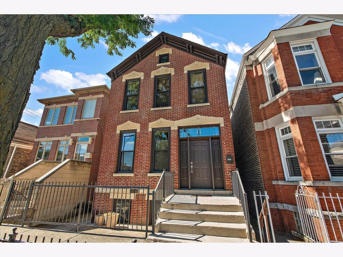  For Sale Chicago Illinois, 3640 Lowe Avenue