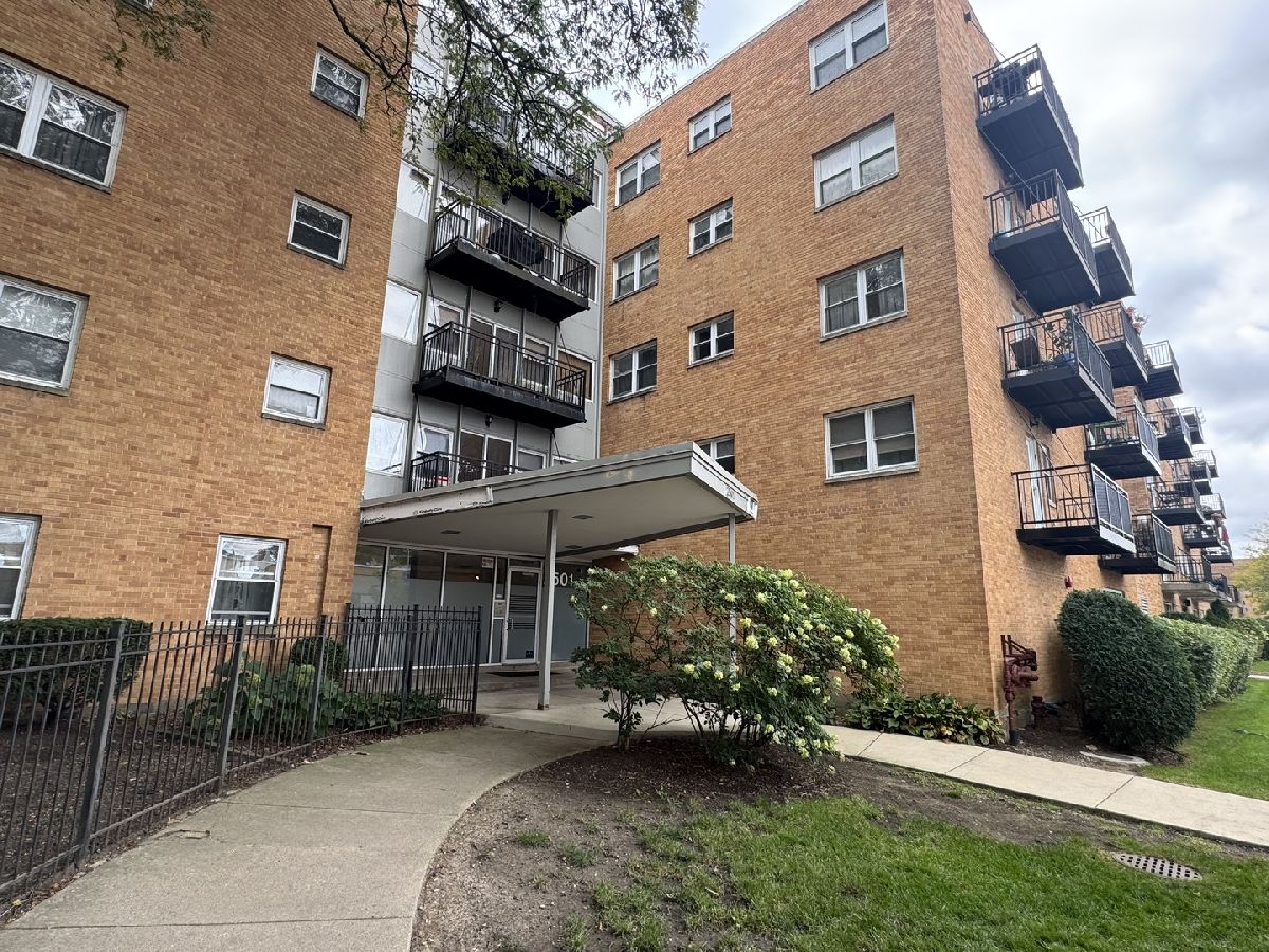  For Sale Chicago Illinois, 2501 Bryn Mawr Avenue