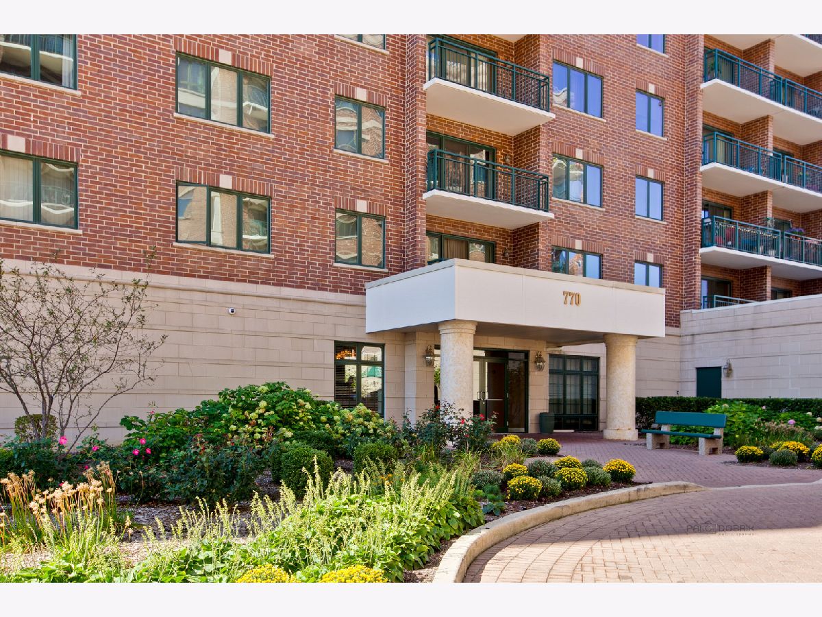 Condominiums Rented Library Courte Des Plaines Illinois, 770 Pearson