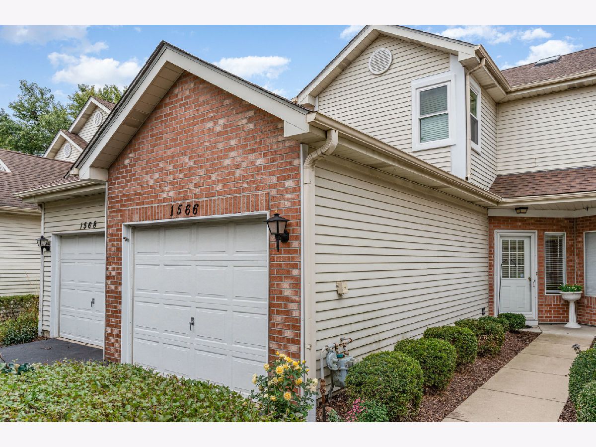 For Sale Darien Illinois, 1566 Darien Lake Drive
