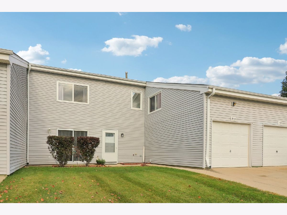  For Sale Glendale Heights Illinois, 1900 Basswood Lane