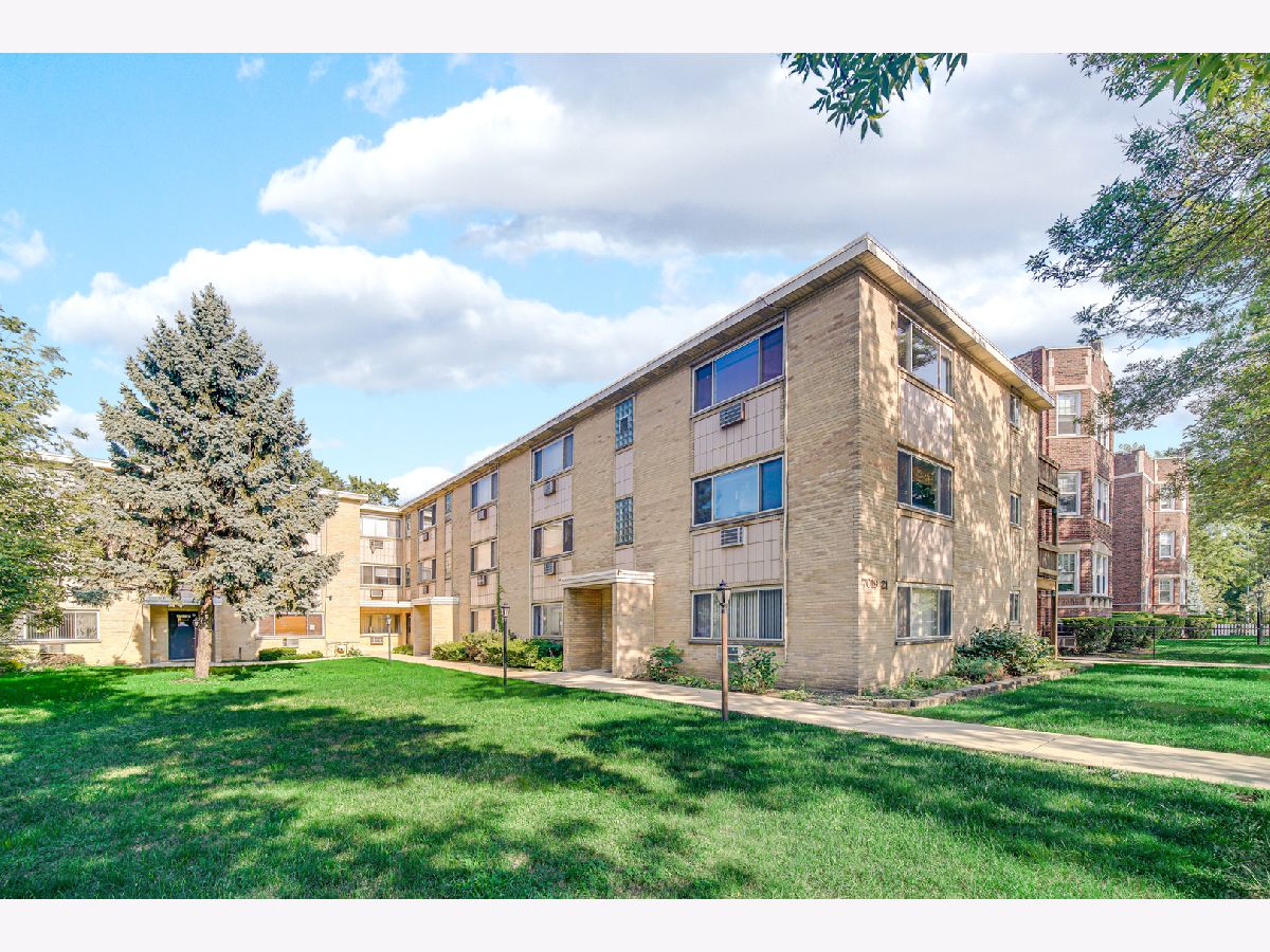 Rented Chicago Illinois, 7019 Ridge