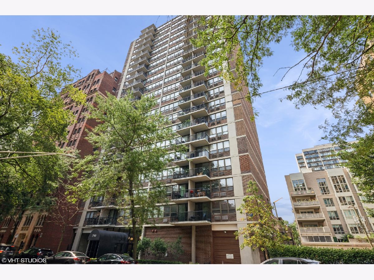  Rented Chicago Illinois, 2740 Pine Grove