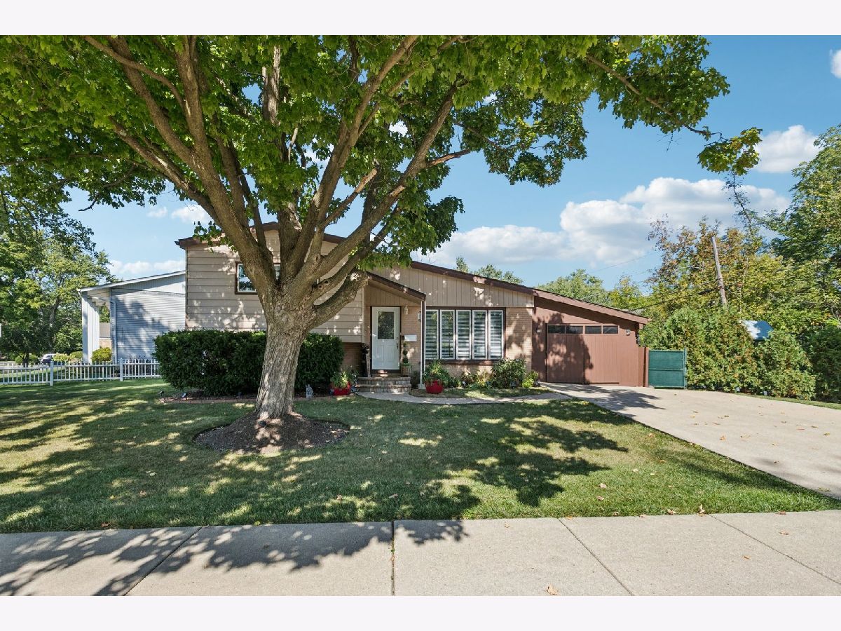  For Sale Palatine Illinois, 122 Helen Road