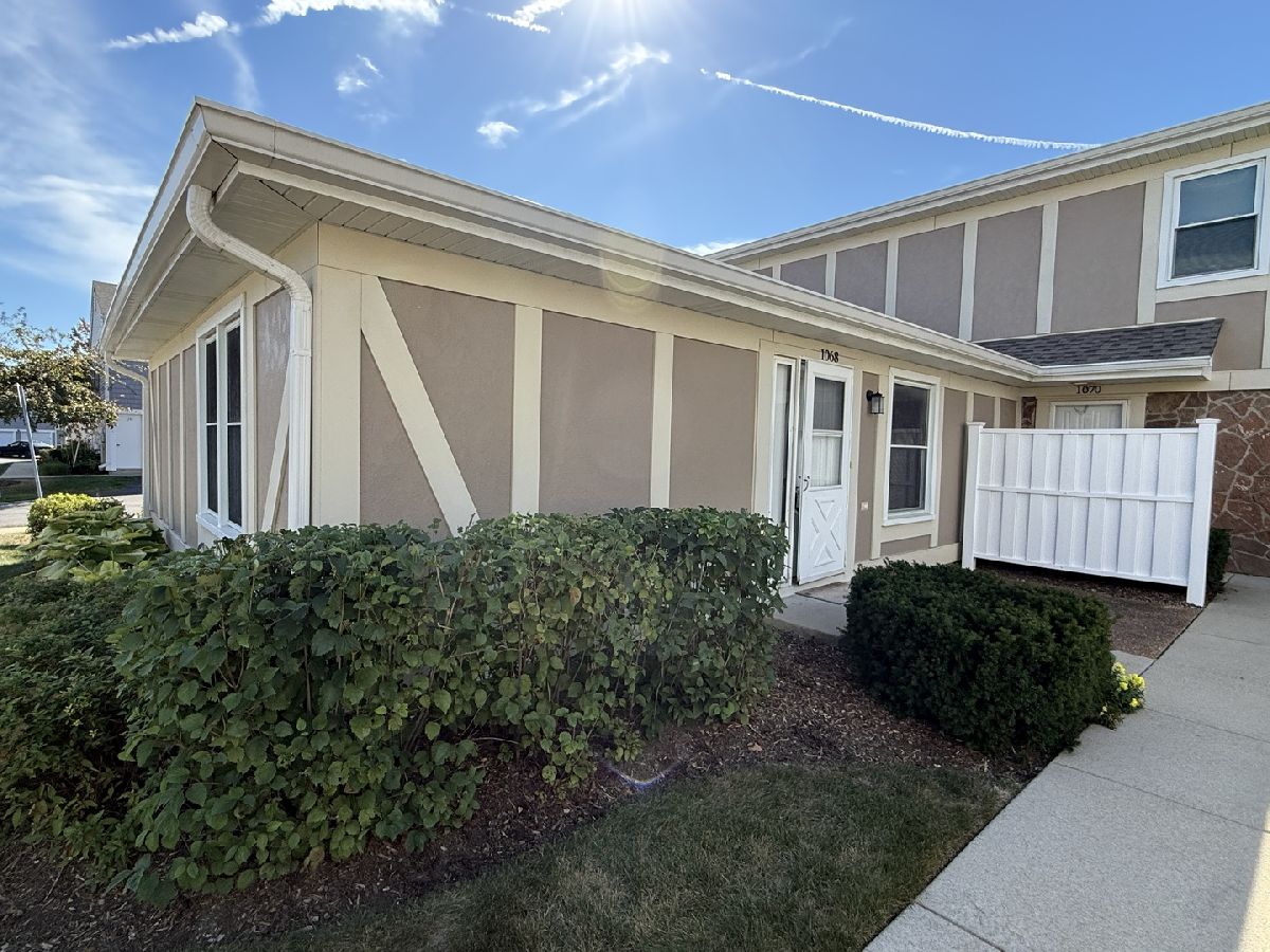 Townhomes & Condos & Homes For Rent Nantucket Cove Schaumburg Illinois, 1068 Glouchester Harbor