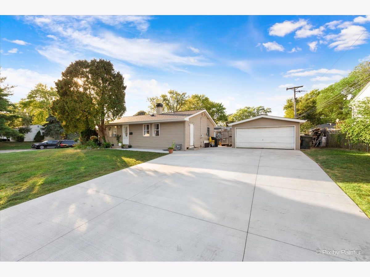  For Sale Carpentersville Illinois, 200 Amarillo Drive