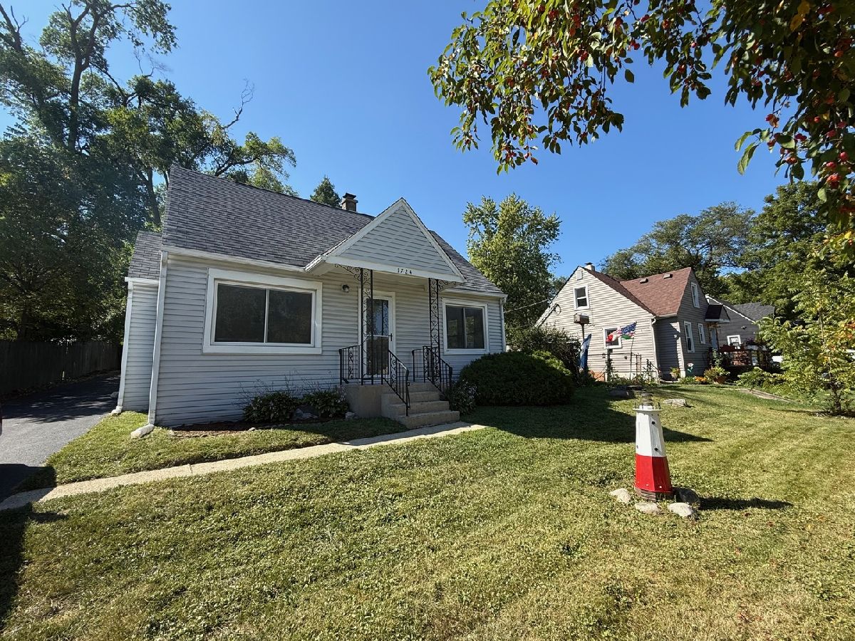 For Sale Round Lake Heights Illinois, 1724 Lotus Drive