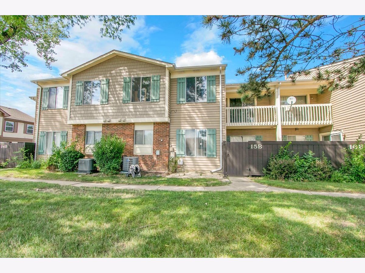 Townhomes & Condos For Sale Pine Meadows Bolingbrook Illinois, 15B Fernwood Drive