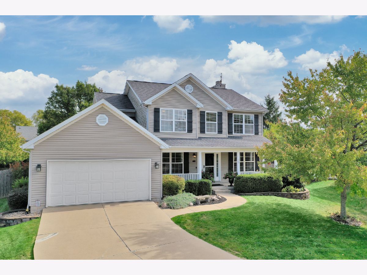  For Sale Bloomington Illinois, 8 Plantation Court