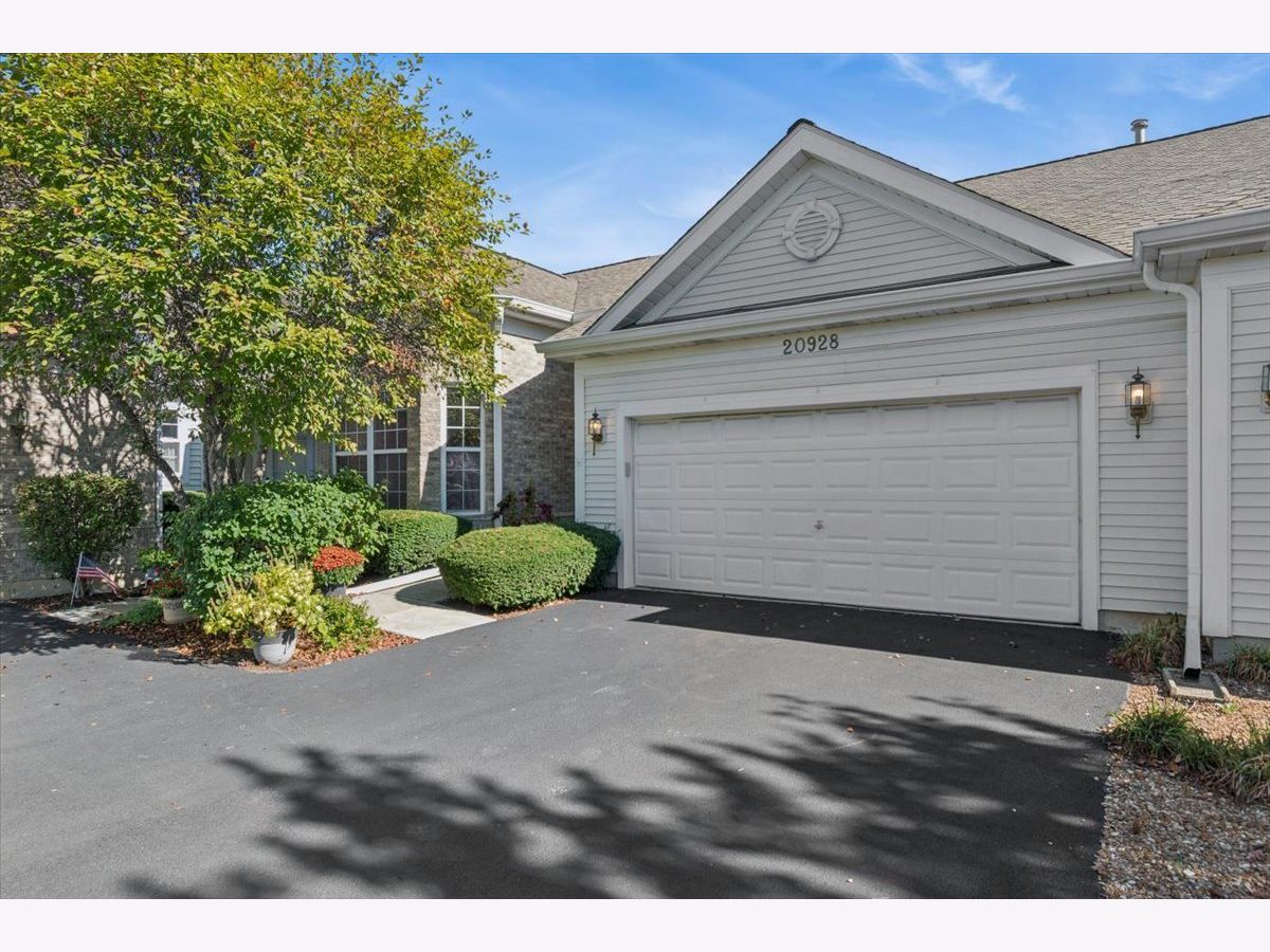 Townhomes & Condos & Homes For Sale Carillon Plainfield Illinois, 20928 Spruce Lane