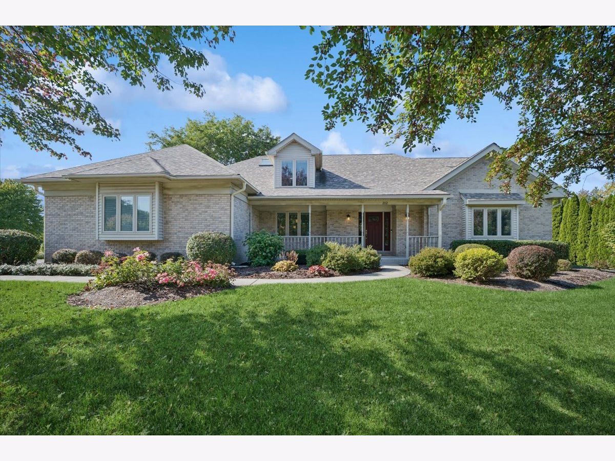 For Sale Sleepy Hollow Illinois, 212 Jamestowne Road