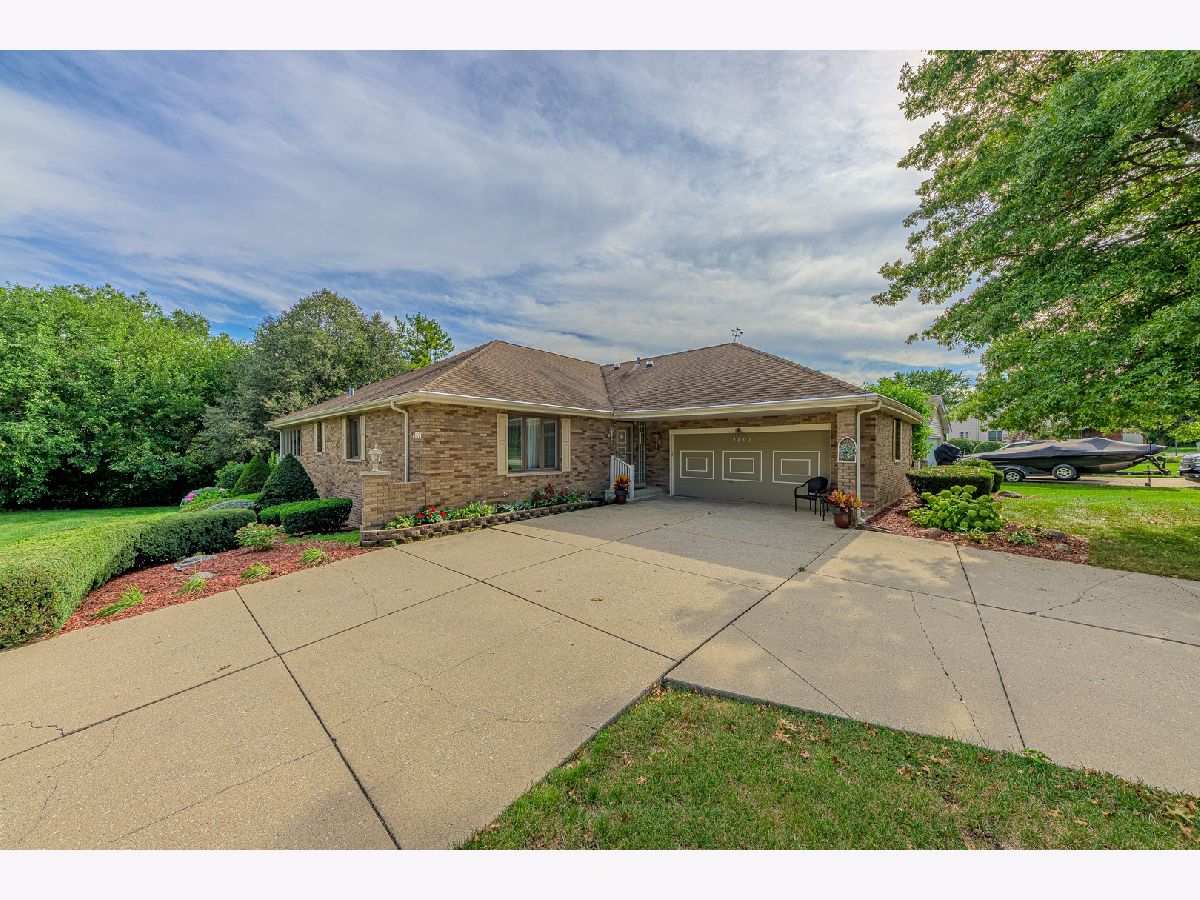  For Sale New Lenox Illinois, 1801 Stonebridge Drive