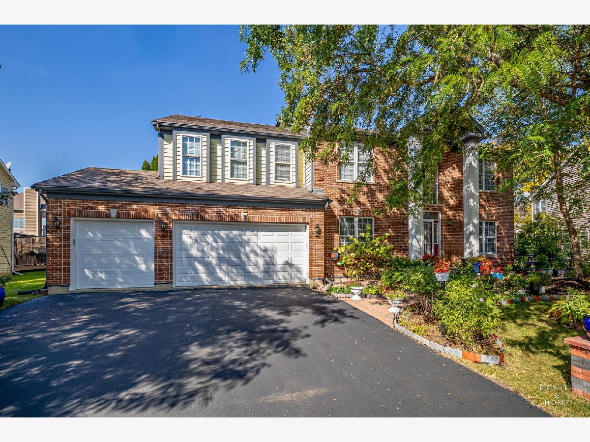  For Sale Lake In The Hills Illinois, 7 Shoal Creek Court