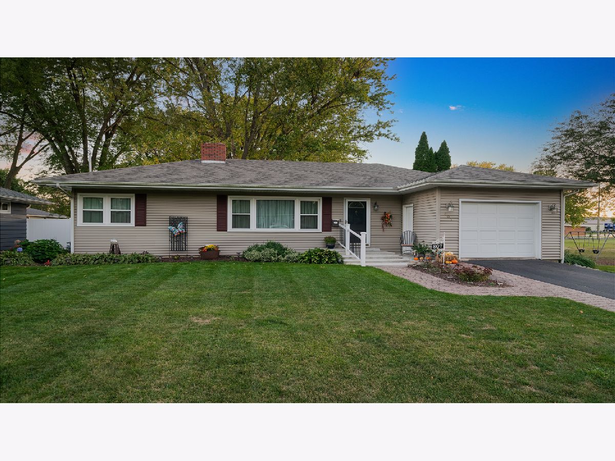  For Sale Oregon Illinois, 807 Webster Street