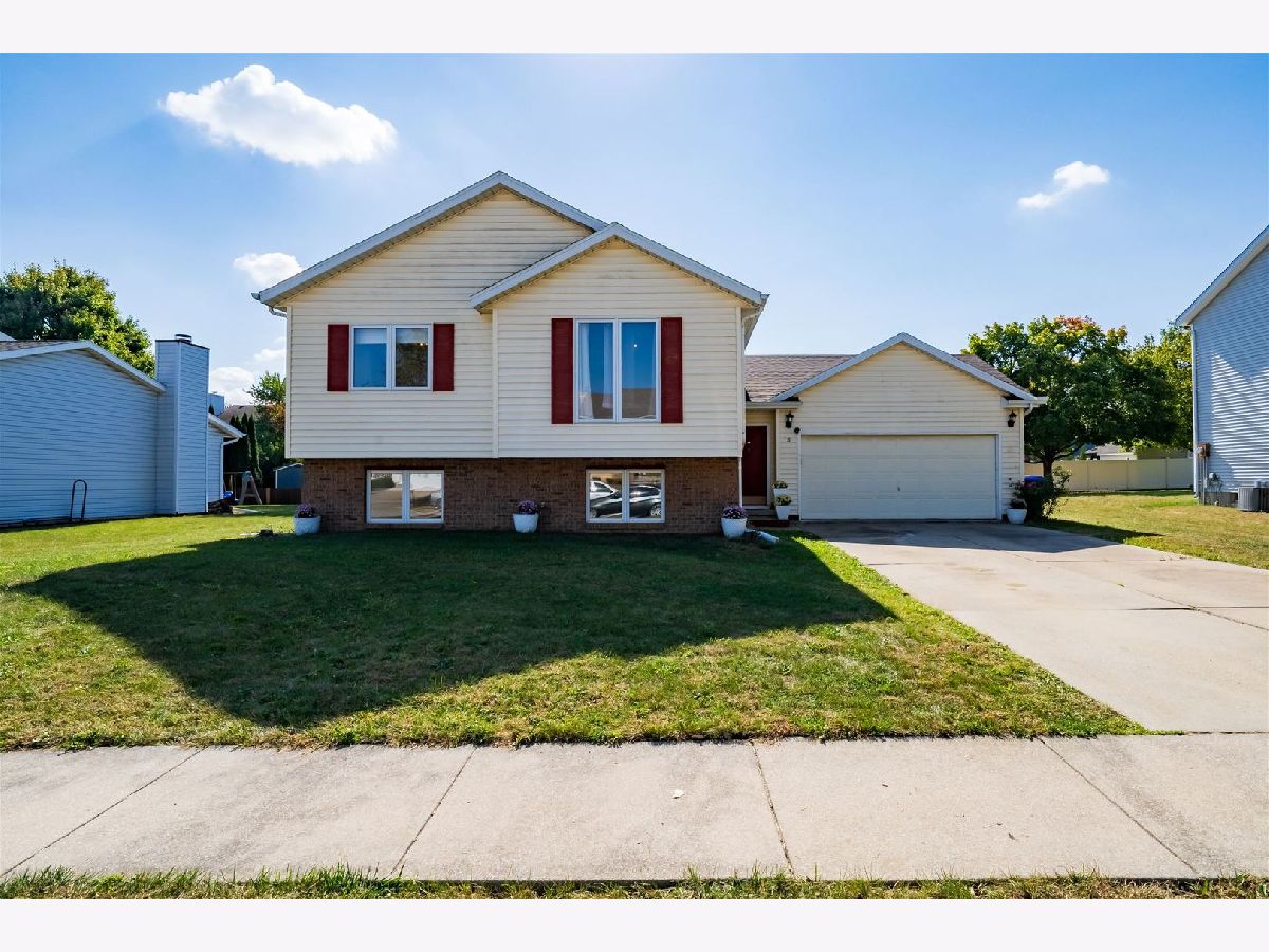 Homes & Condos & Townhomes For Sale Royal Pointe Bloomington Illinois, 5 Knottingham Court