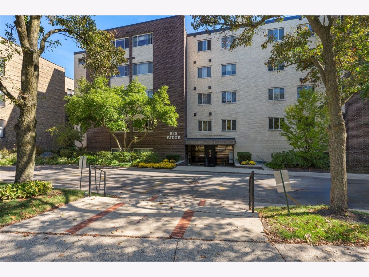  For Sale Evanston Illinois, 835 Ridge Avenue